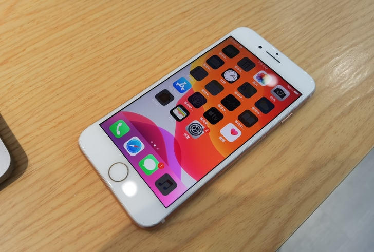 苹果8 64G 全原 成色如图 国行全网通