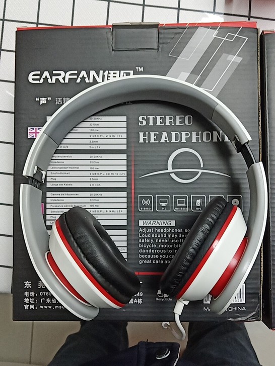 全新头戴式单插头孔重低音耳机以前开淘宝店还...