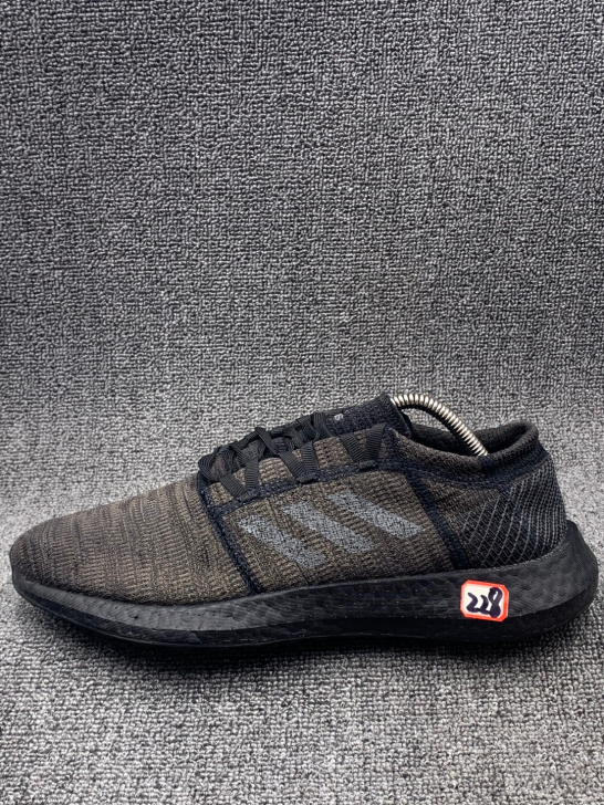 阿迪达斯运动鞋，43 1/3码