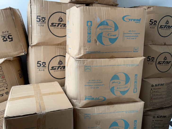 全新出口足球 因疫情原因 先滞留仓库