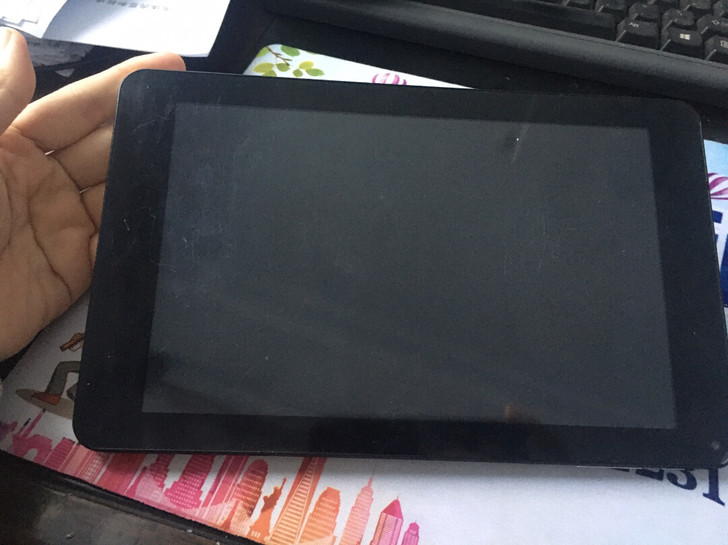 咸鱼淘的，电池待机比较短，显示清晰