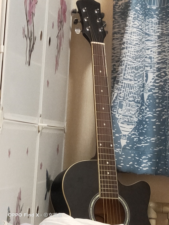 吉他8成新送琴包