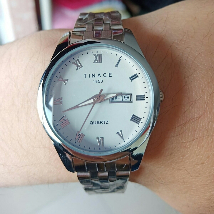 【捡个漏】表店倒闭便宜出还剩下9个新款时尚...