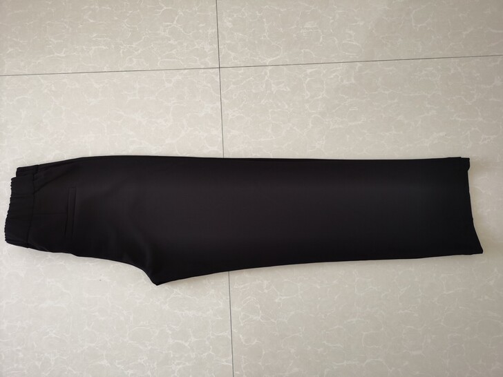 纤娅品牌黑色高腰宽腿裤，质量特别好，面料密...