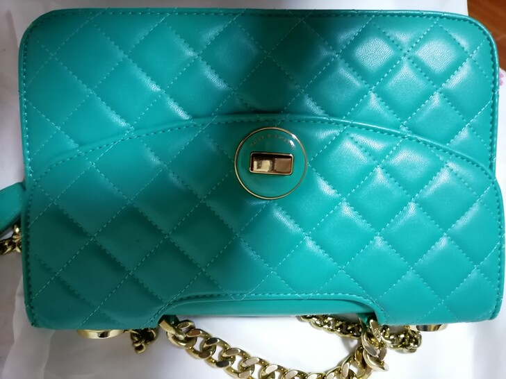 女士小CK包包，可单肩背，家里包太多，转给...