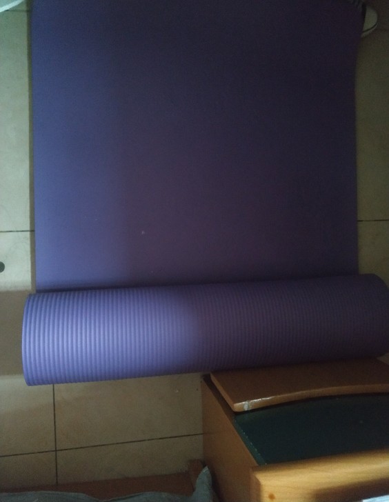 出一个实拍的八成新瑜伽垫,换个城市工作带不...