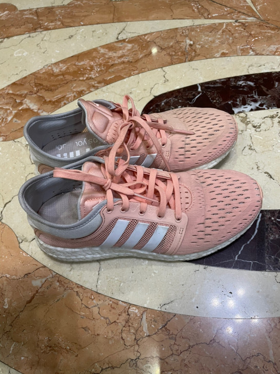 阿迪达斯专柜购入，38码女士夏天透气跑鞋，...