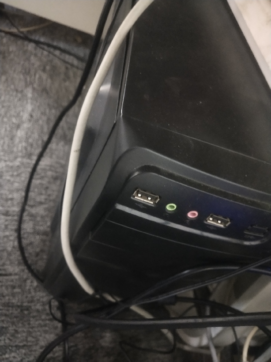 因朋友离职，出一台电脑，配置为主板华硕p4...