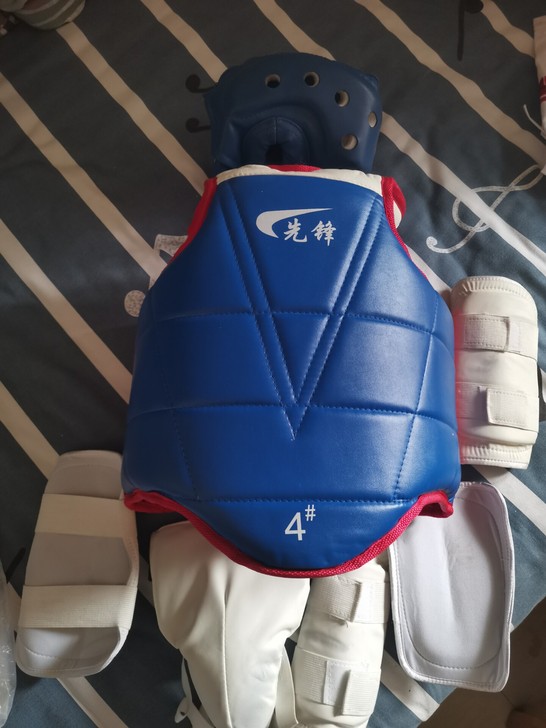全新一套跆拳道护具，4号，150-170c...