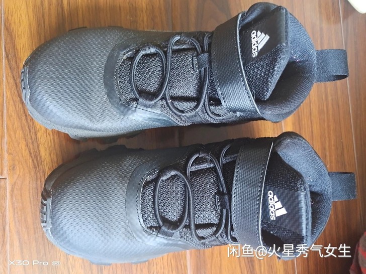 Adidas运动鞋 33码