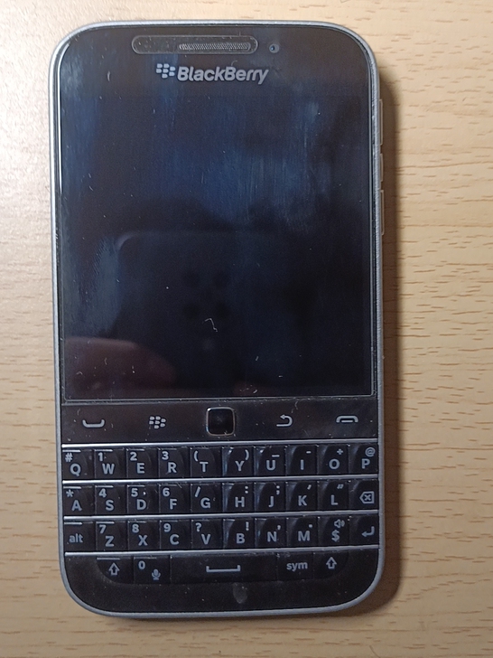 黑莓q20手机，所见即所得。有个包装。电池...