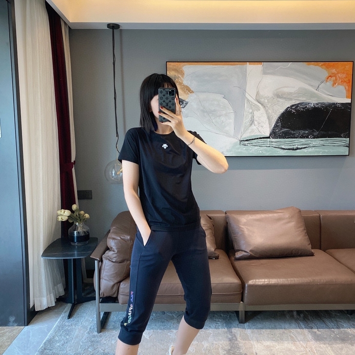 全新迪桑家夏季女士丝滑短袖T恤衫运动半袖