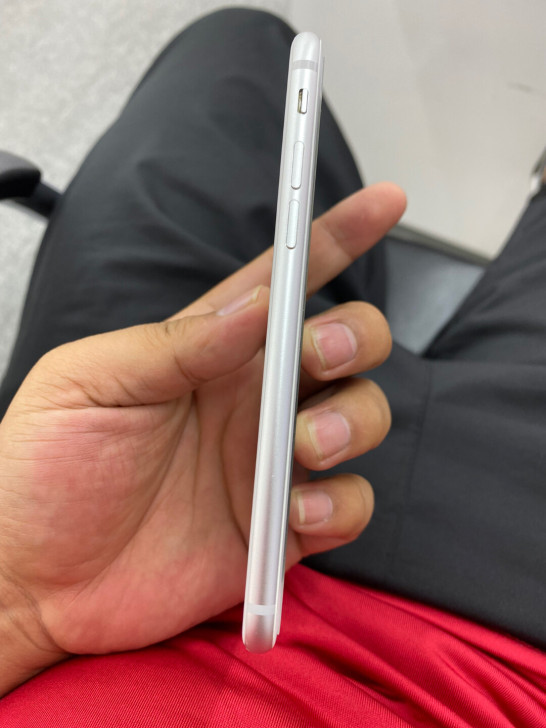 苹果8 白色 国行。64G  无拆无修，电...