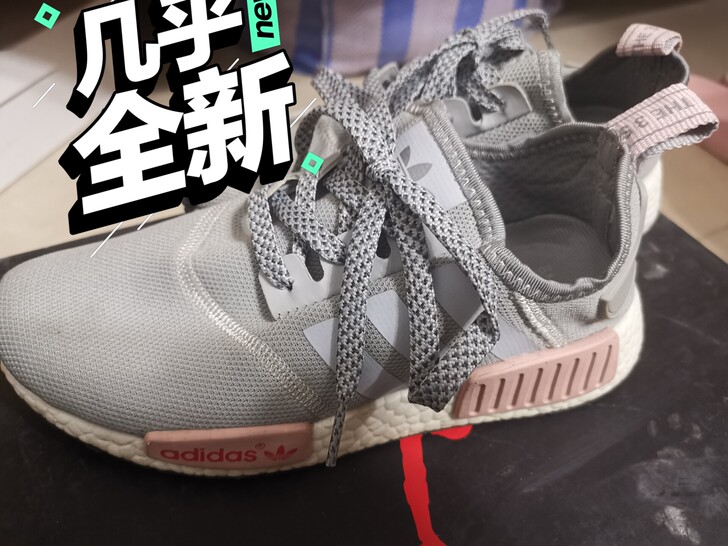 阿迪达斯运动鞋和回力小白鞋