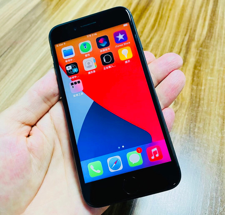 苹果8 国行 64G 深空灰