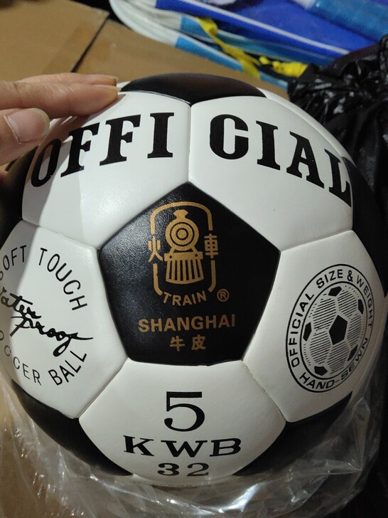火车五号贴皮足球，就几个，全新，35.8元...
