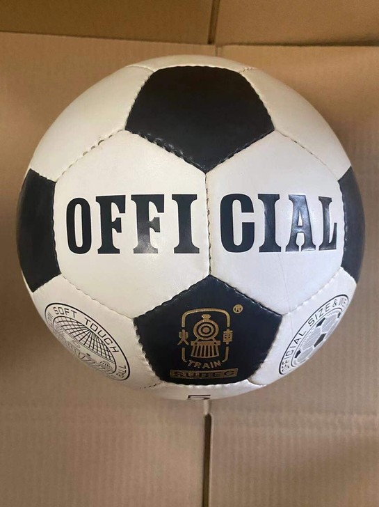 正品火车头五号手缝足球微瑕疵
