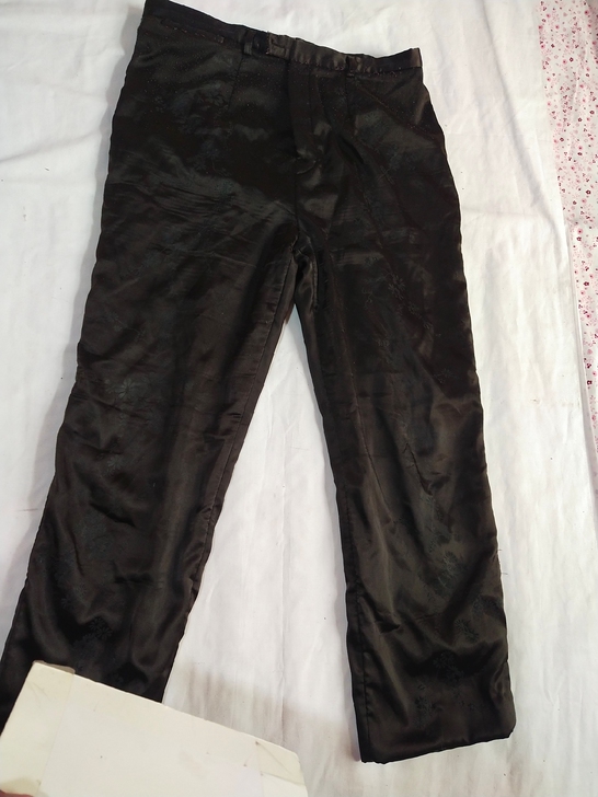 处理加绒裤子一条，品相如图，轻微起球，介意...