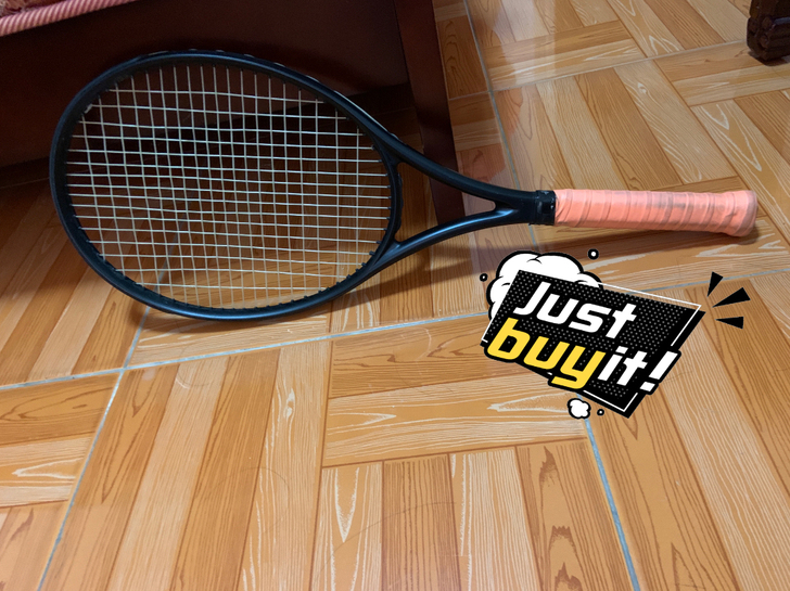 大二体育课专门买的网球拍 用了半学期