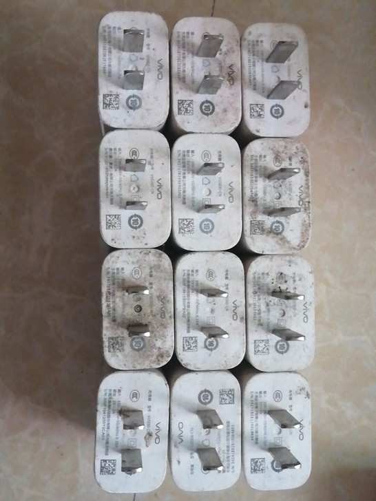 二手VIVO充电器5V2A手机充电头有20...