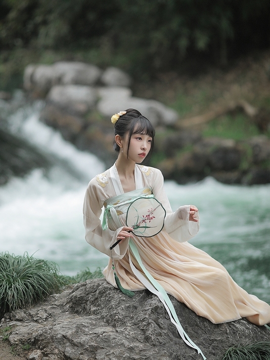 【十三余 小豆蔻儿】[小姜山] 齐胸衫裙系...