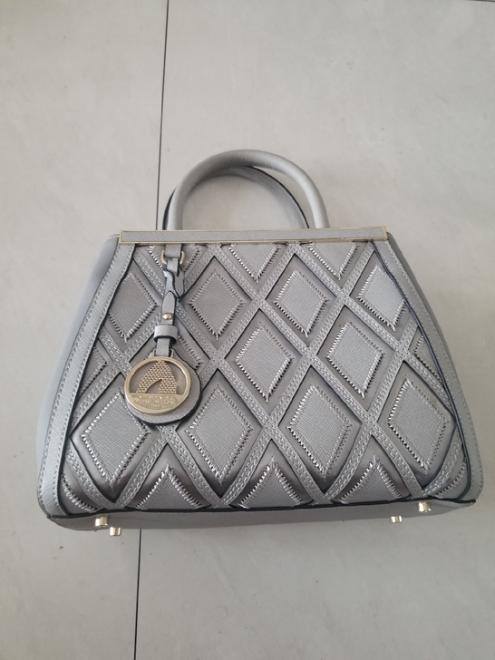 女式手提包，淘宝购买