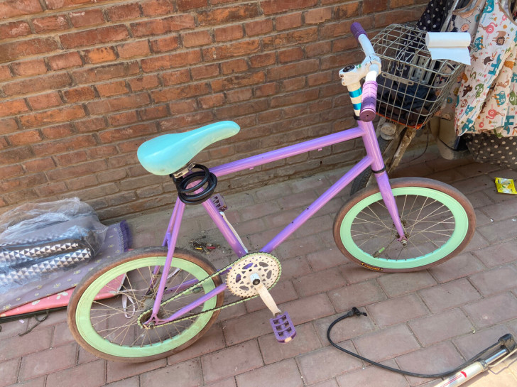 小死飞 没骑过几次 前帶有点慢跑气 自...