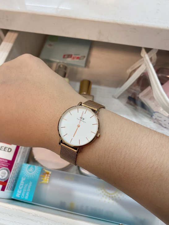 DW手表，别人送的，带了一段时间喜欢的私聊