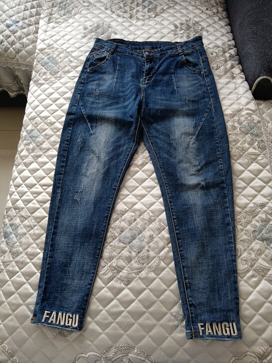 女款牛仔裤125斤内可穿，8成新，不退不换