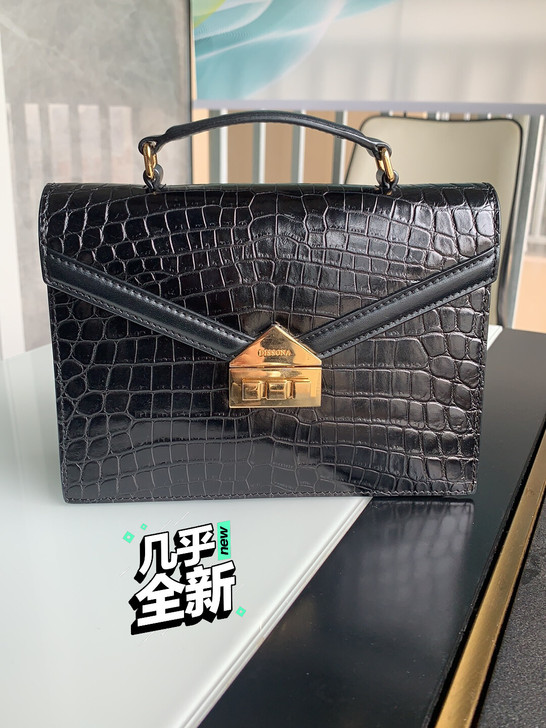 二手转，鳄纹皮手拿包，名媛优雅休闲都适合，...