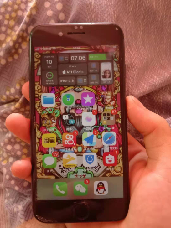 黑色iPhone 8 64g 全网通 无锁...