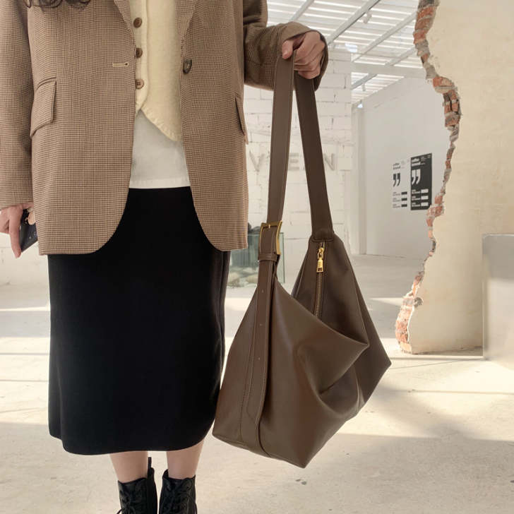 最爱托特包包女2021早春复古新款潮牌大容...