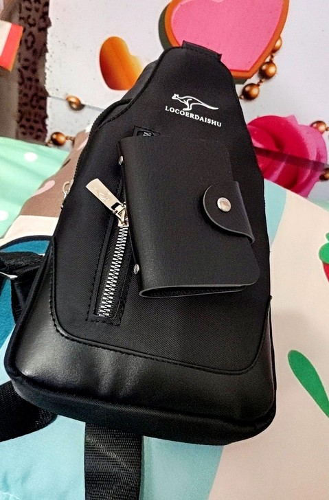 出个全新闲置男士斜挎包包，公司做活动送客户...