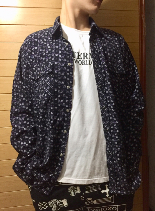 男士长袖衫。品牌店购买,大码。百分之百棉质...
