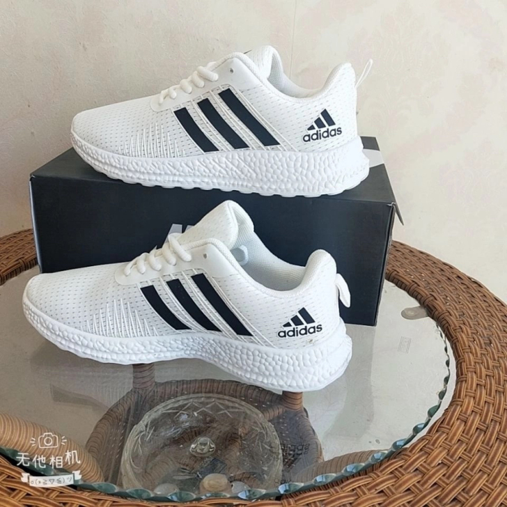 全新阿迪男鞋,之前买的大一号便宜出。