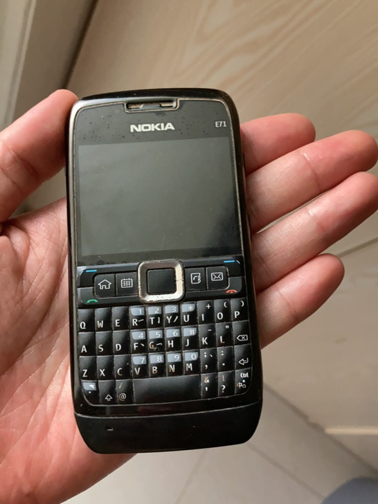 诺基亚e71