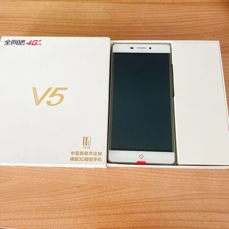 ZTE/中兴 V5 中国新歌声定制 裸眼3...