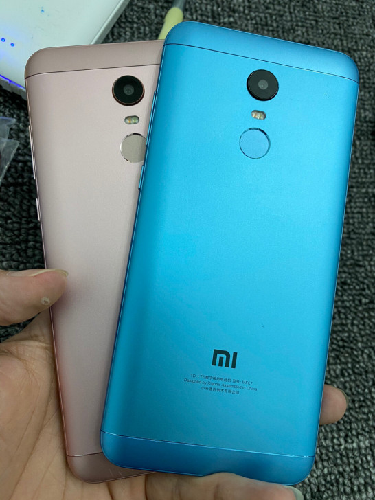 红米5plus 4+64g 95新 大量现...