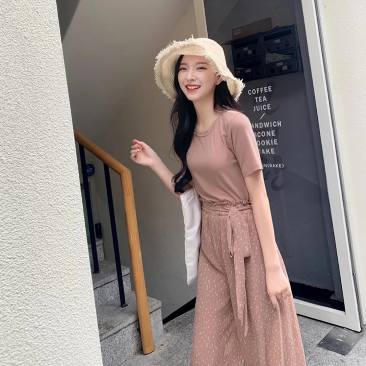 几乎全新 买太多衣服了不怎么穿 闲置出