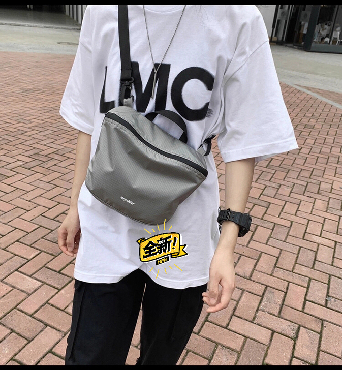个性潮牌港风斜挎小包ins超火挎包男时尚休...