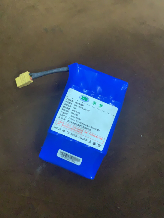 平衡车电池  机子拆下来的 。闲置品 售出...