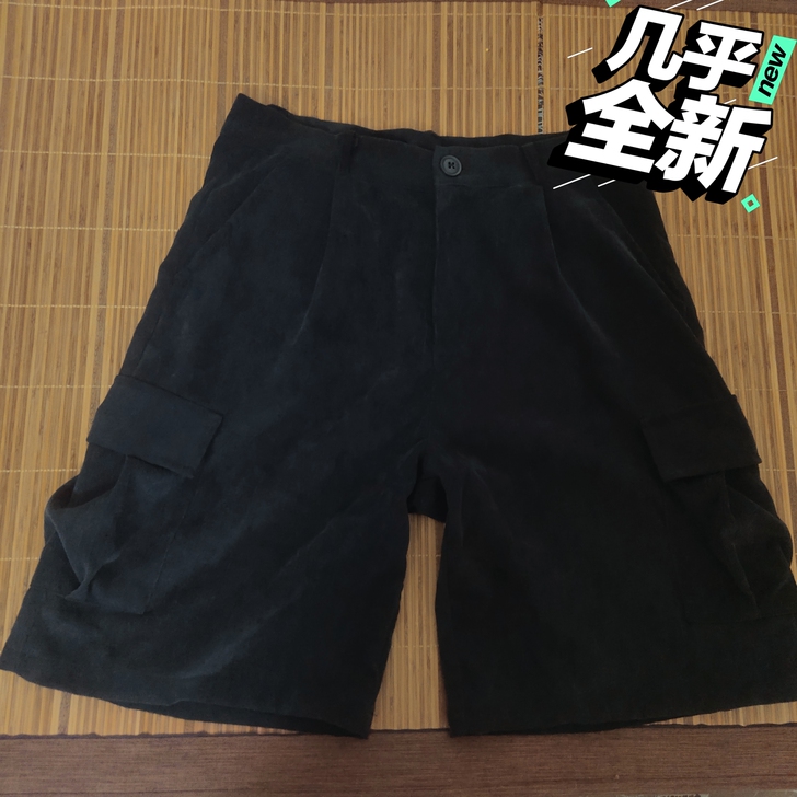 小尼力工装短裤，灯芯绒材质，裤长55，臀围...