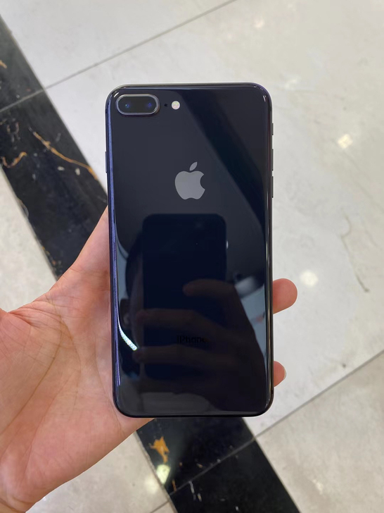 刚刚收美女一手自用国行 iPhone 8P...