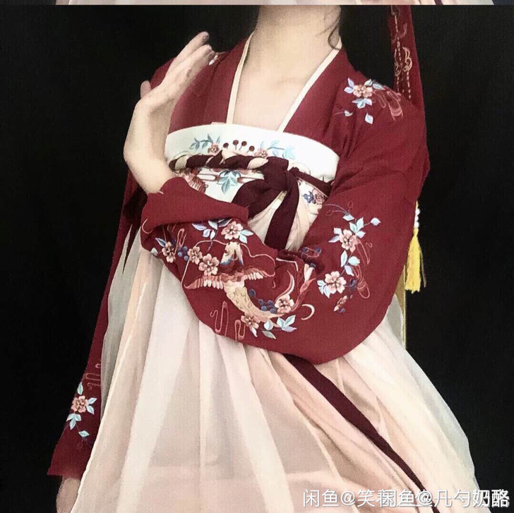 想吃零食，没钱，拿这套汉服卖了，正版醉红妆...
