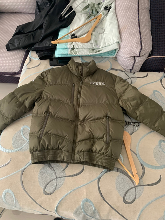 背靠背kappa短款男士羽绒服低价出、几乎...