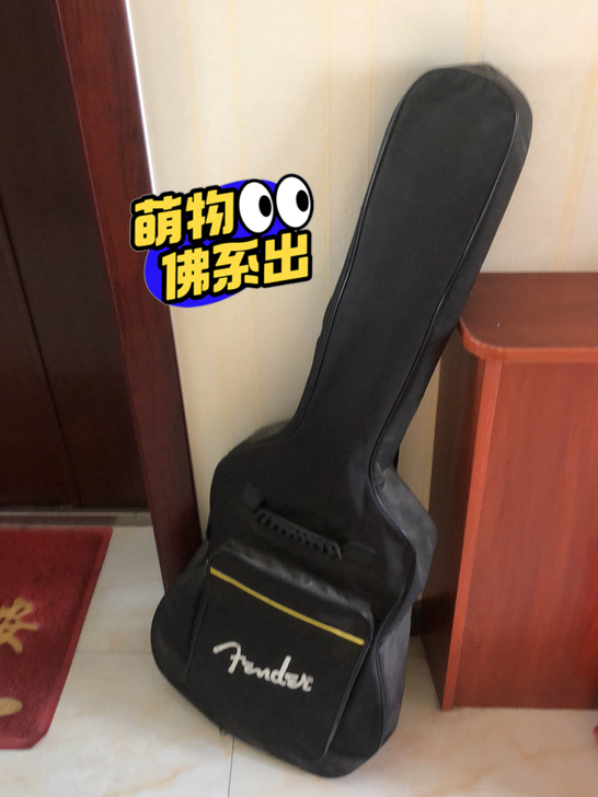 以前学吉他时候买的 钻是我自己贴的 下图琴...