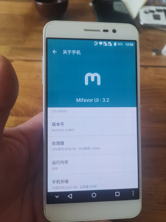 中兴手机型号是ba910成色好没有明显磕碰...