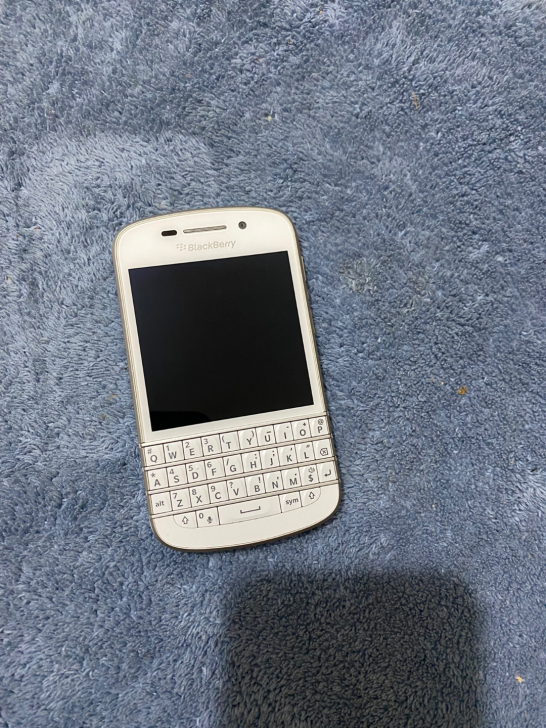 黑莓Q10、外观没磕碰，不开机，没有拆过，...