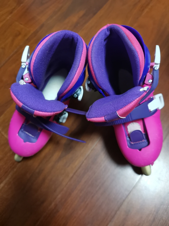 迪卡侬儿童轮滑鞋,30-32,功能正常,九...