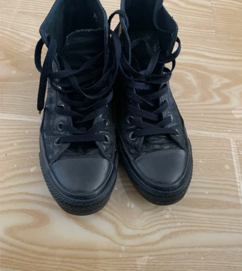 匡威女鞋，上海专卖店卖的，36.5码，偏大...